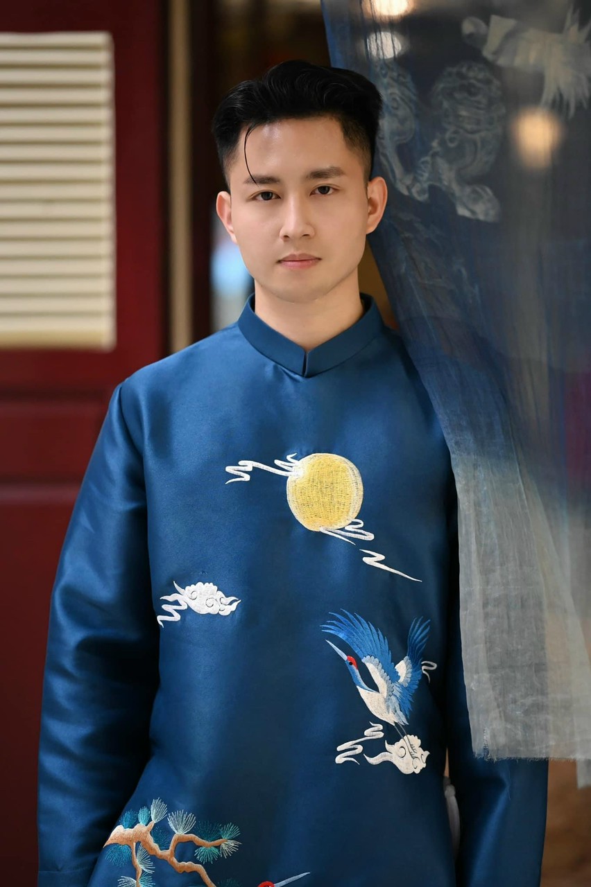 ao dai cach tân nam Hac xanh Navi (2)