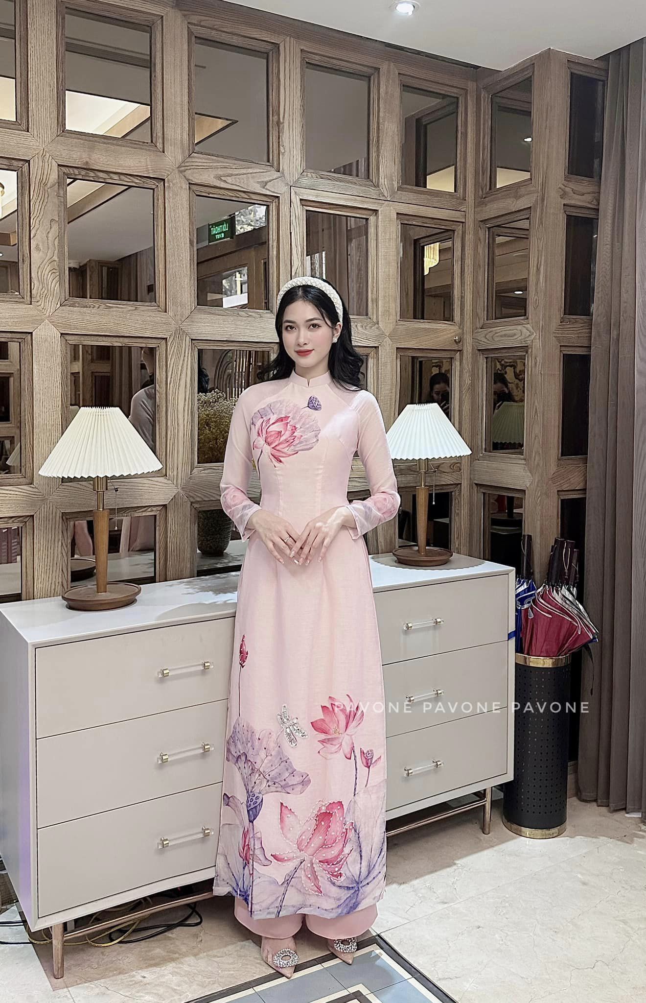 áo dài nữ cách tân sen hồng đính kết