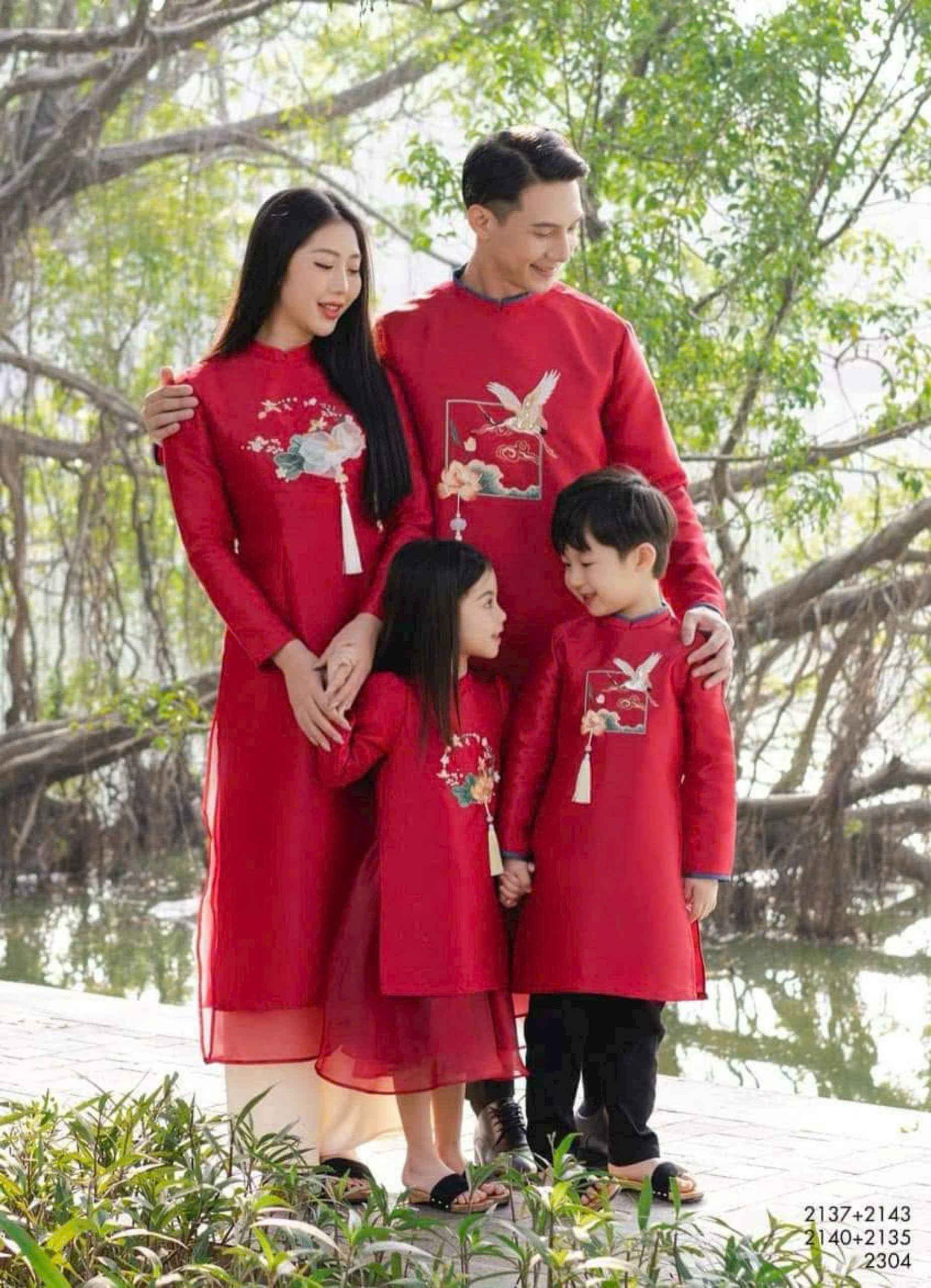 Áo dài bé trai mẫu gia đình màu đỏ