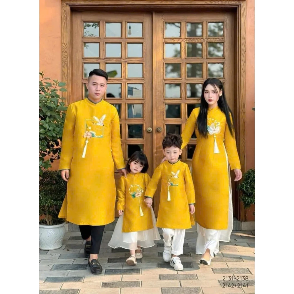 Áo dài gia đình mẫu hạc vàng