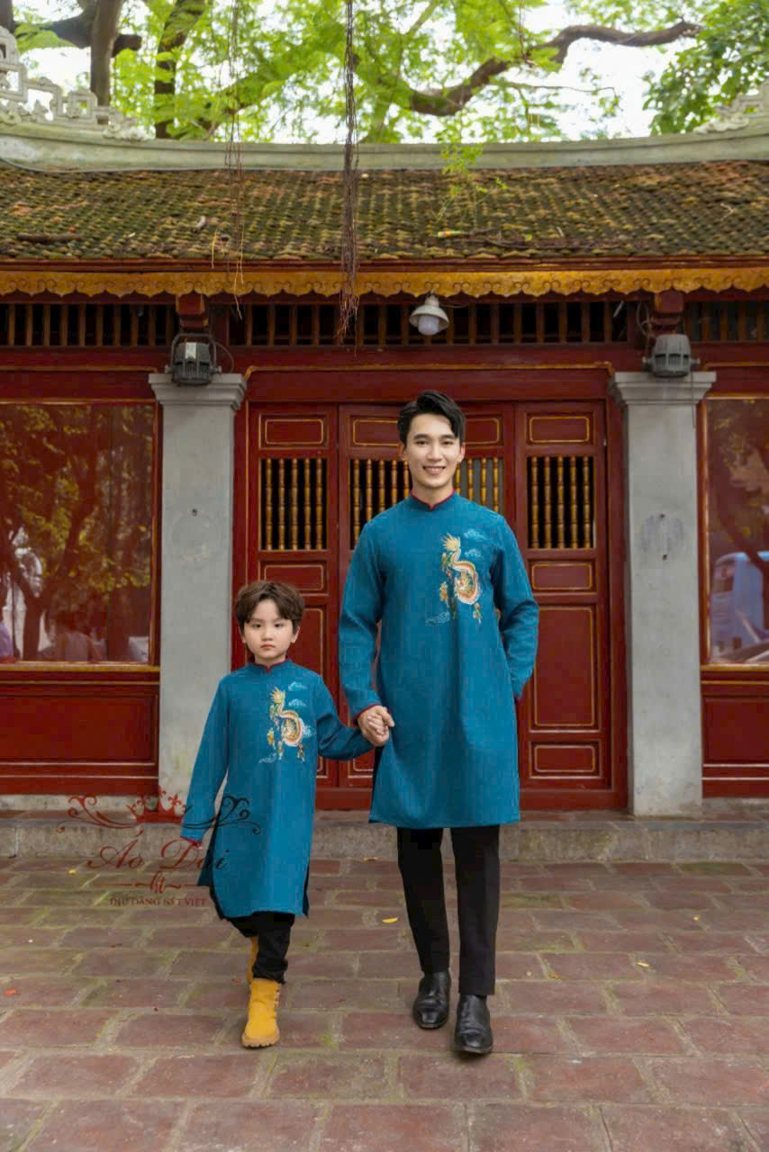 Áo dài cách tân Bố&Con mẫu xanh rồng