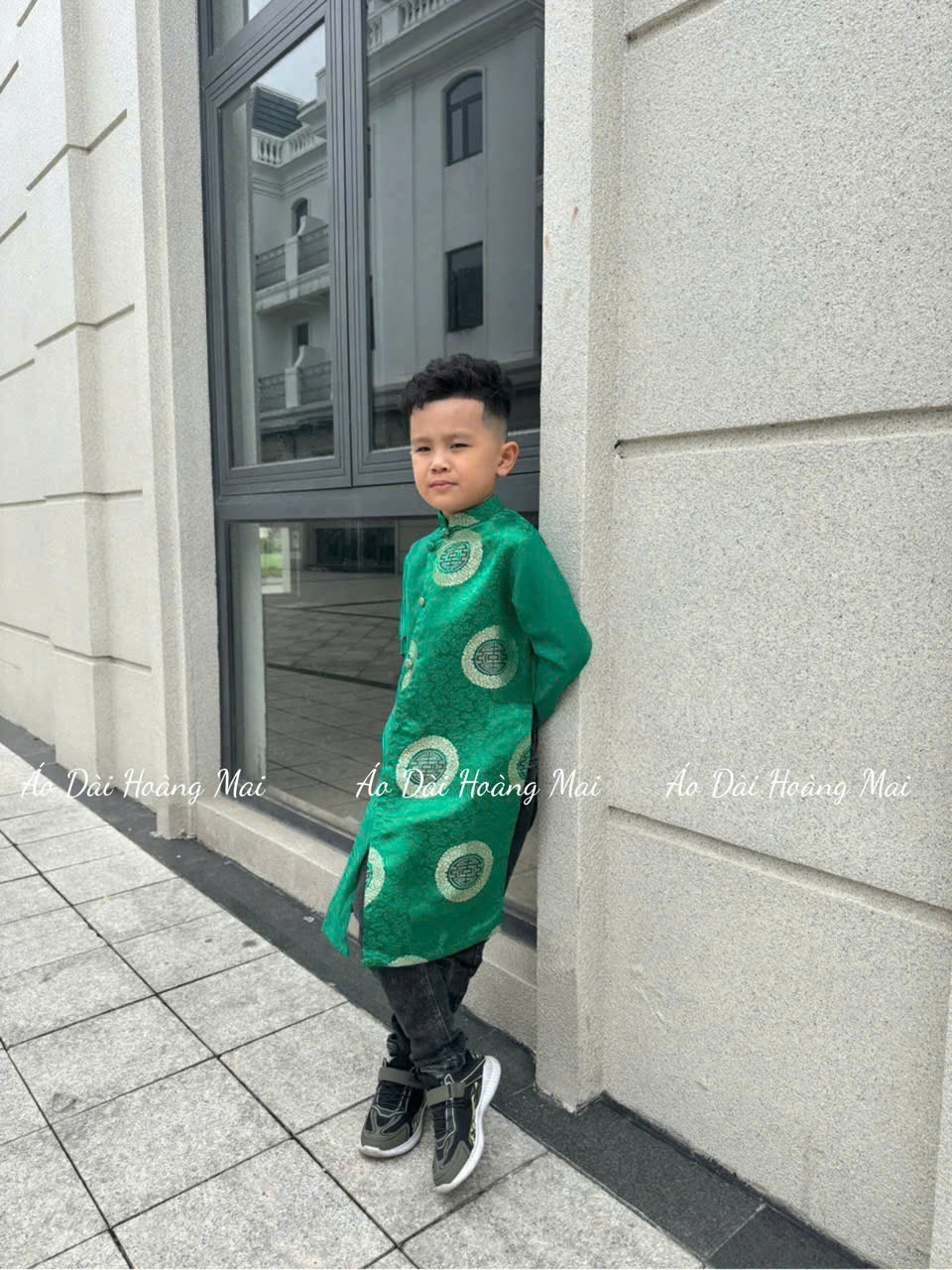 Áo dài bé trai gấm đồng tiền phối tuyết mưa xanh lá