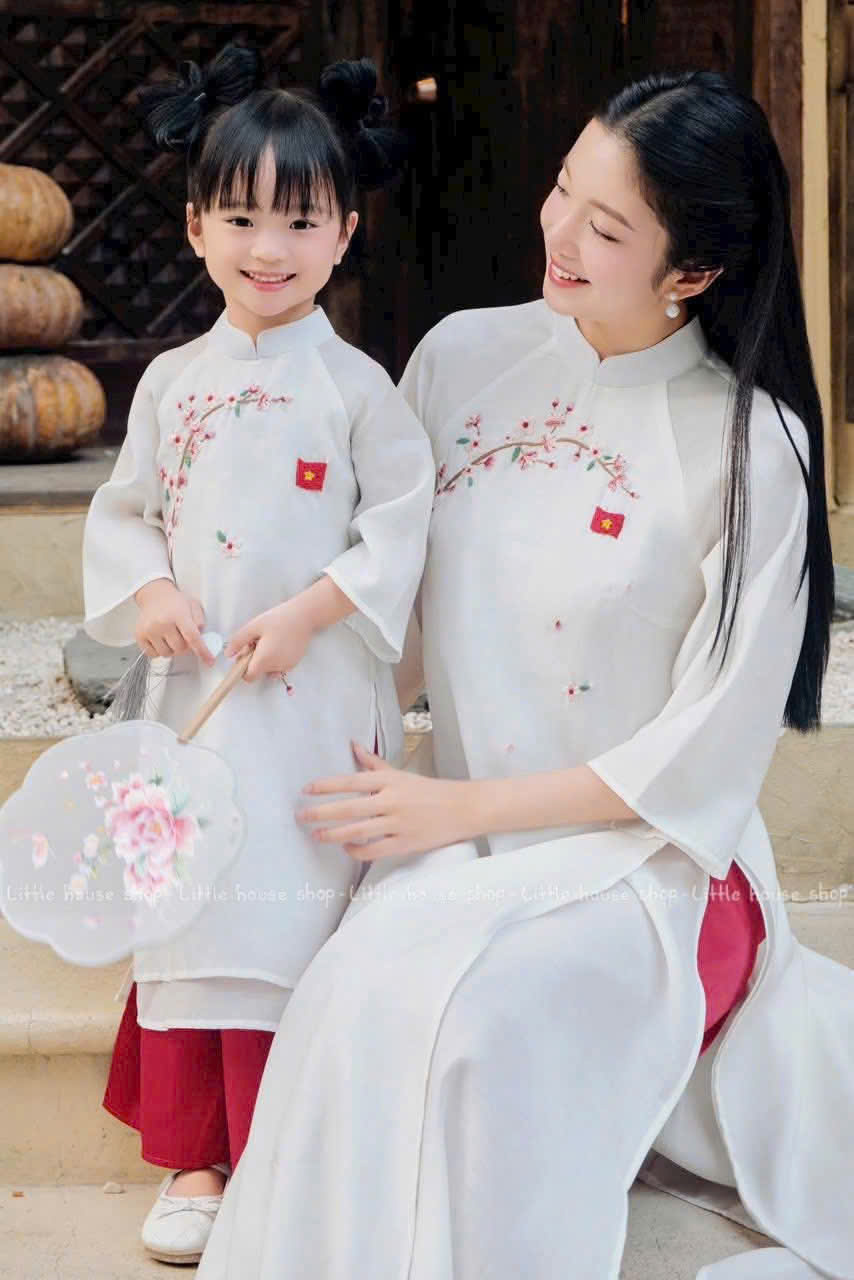 Áo dài mẹ bé