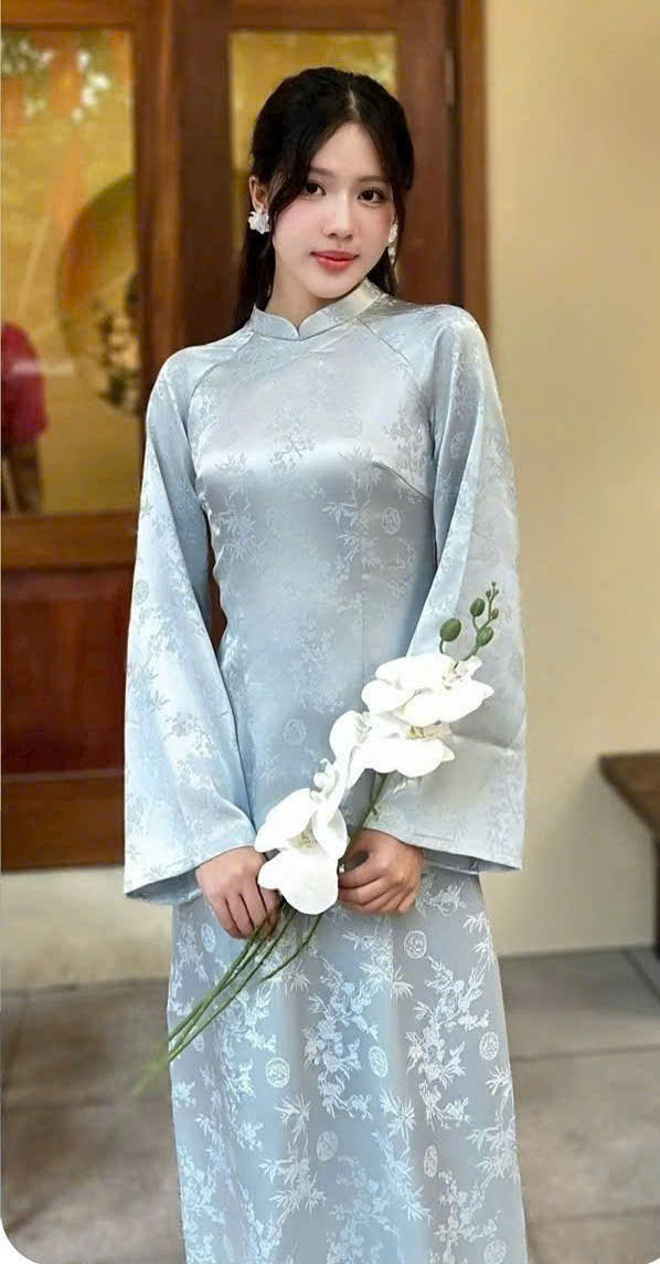 Áo dài nữ truyền thống gấm lụa