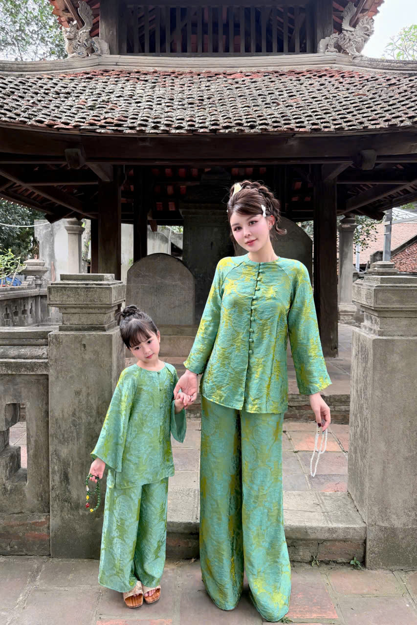 Pháp phục bé gái tơ óng xanh ngọc